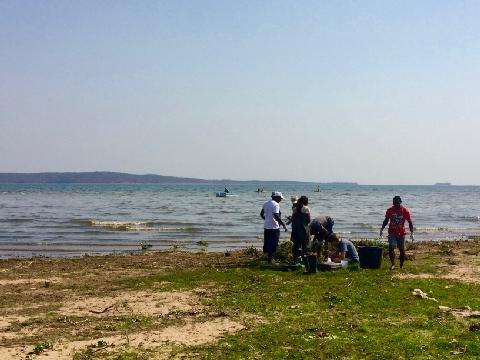 Samping Lake Kariba c Huyse.jpg